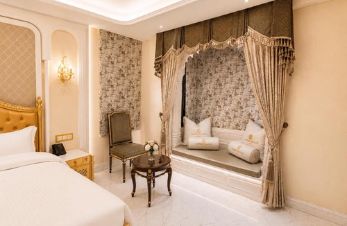 Paharganj Hotel | The Empire Palace , New Delhi
