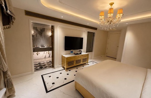 Paharganj Hotel | The Empire Palace , New Delhi