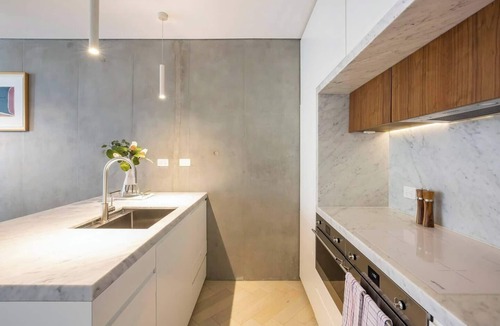 Alexandria Apartment | The Fern Split Level Retreat with Lush Courtyard