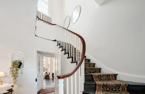 Castlemaine House | The Globe