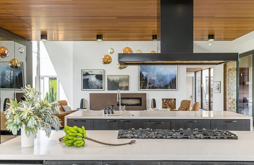Eureka Villa | The Greenway (With Car Parking)