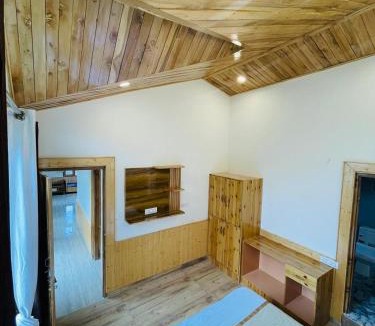 Naggar Apartment | The Himalayan Castle View Retreat