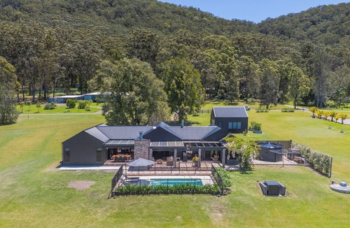 Crescent Head House | The House @ Crescent – Where Coastal Elegance Meets Mountain Serenity