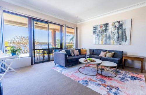 Fishing Point House | The Lakefront Haven