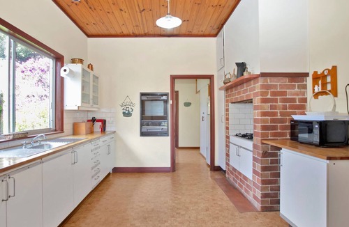 Tea Gardens House | The Lakes Cottage – Traditional Tea Gardens Cottage