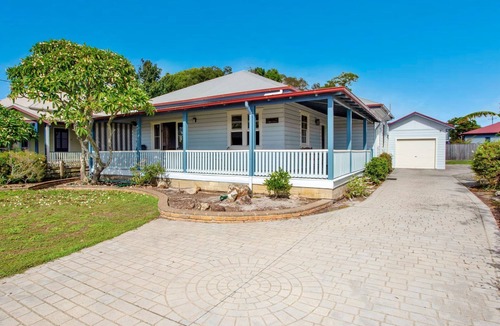 Tea Gardens House | The Lakes Cottage – Traditional Tea Gardens Cottage