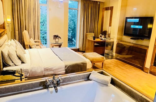Sushant Lok Hotel | The Luxotic Suites