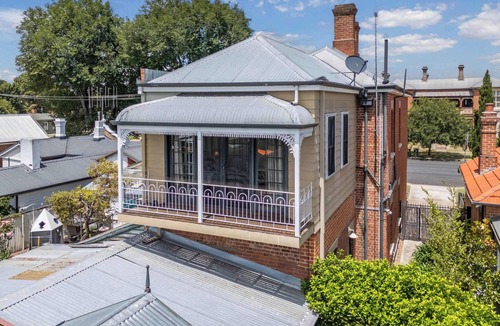 Bathurst House | The Maeve 1875 - Heart of Bathurst - Sleeps 10