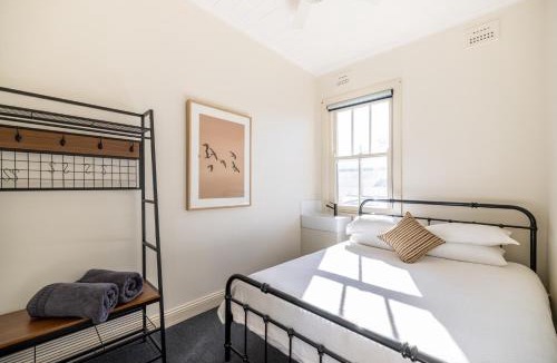 Adelong Hotel | The Middle