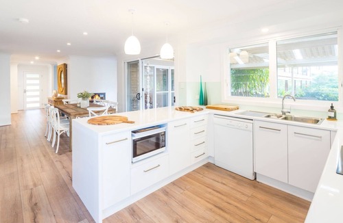 Mollymook House | The Mook - Don’t let the exterior fool you, inside is where the magic happens!