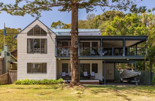 Smiths Lake House | The Norfolk