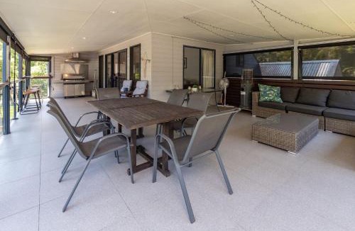 Smiths Lake House | The Norfolk
