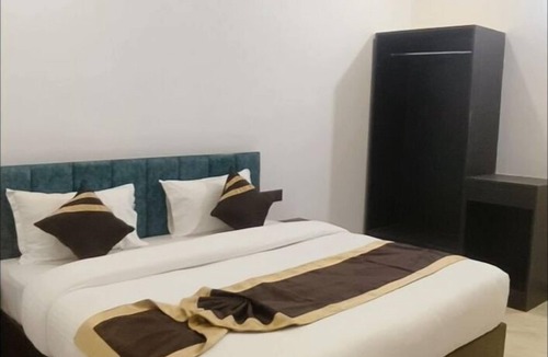 Faizabad House | THE OAK TREE NEAR RAM JANAM BHOOMI