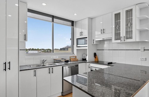 Cronulla Apartment | The Oceanfront Sanctuary Spa & Parking