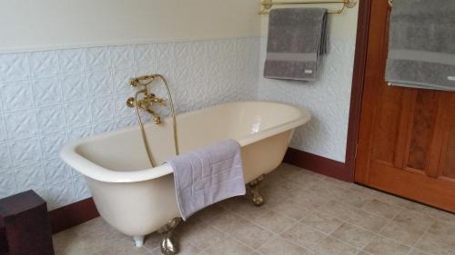 South Wolumla Bed & Breakfast | The Old School Bed and Breakfast