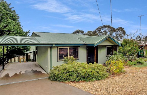 Katoomba House | The Olive House Backs Blue Mountains National Park