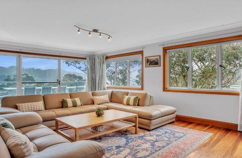 Katoomba House | The Olive House Backs Blue Mountains National Park