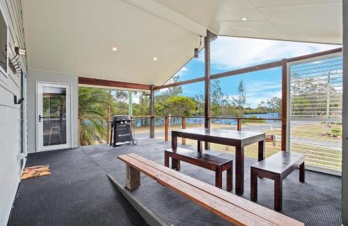 Mylestom Apartment | The Palm Cabin 2