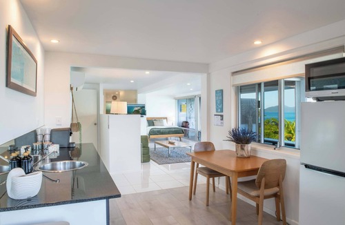 Shute Harbour House | 'The Point' Whitsunday Escape with Ocean Views
