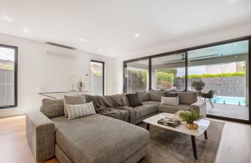 Bentleigh House | The Pool Pavilion - Where City meets Beach