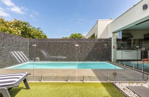 Bentleigh House | The Pool Pavilion - Where City meets Beach