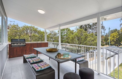 Labrador House | The Queenslander! Bright - Breezy - Beautiful