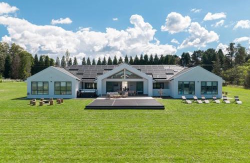 Burradoo House | The Riverside House Country Estate