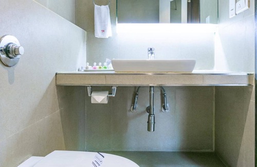 Ghatkopar West Hotel | The Roa