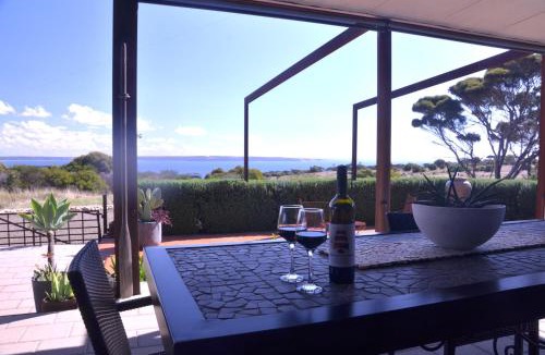 Dudley West Villa | The Rusty Kangaroo Hideaway - Ocean-View - Full Booking Service, Ferry, Experiences, Tour Option