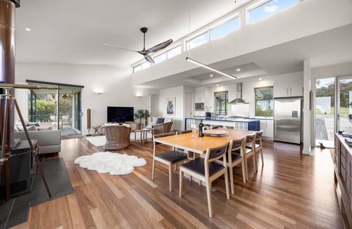 Hindmarsh Valley House | The Sanctuary - Ocean View Farm with Outdoor Spa