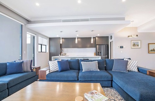 Bulimba House | The Stuart Tri Level Luxury with Poolside Dining
