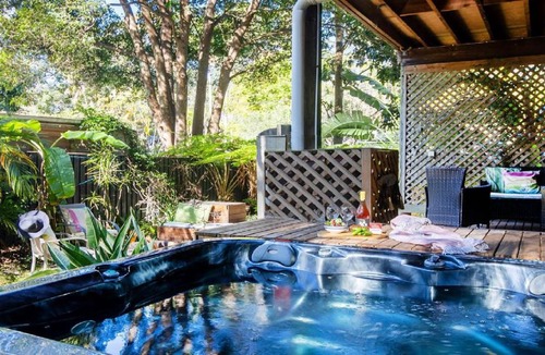 Pearl Beach House | The Treehouse -Pet Friendly, Heated Spa