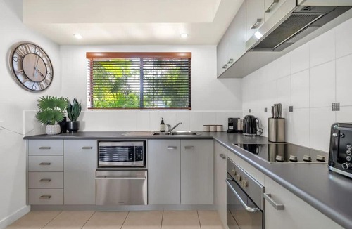 Trinity Beach Apartment | The Trinity Duo - Resort Comfort near Beach & Dining
