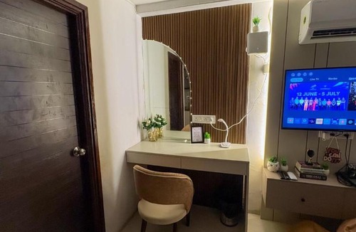 Sitapura Apartment | The TwoBrokeHosts Studio