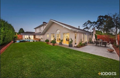 Hampton House | The ultimate Bayside lifestyle entertainer with adaptable accommodation.