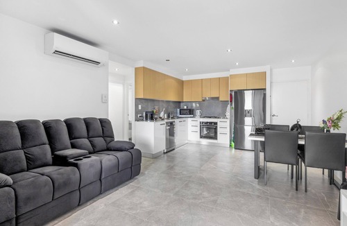 Sandstone Point Apartment | The Ultimate Couples Escape