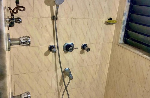 Goregaon West Hostel | The Vibe Stays