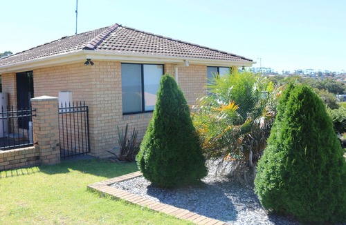 Tura Beach House | The Views - 3 Bedroom Home - Pet Friendly - 2+ nights
