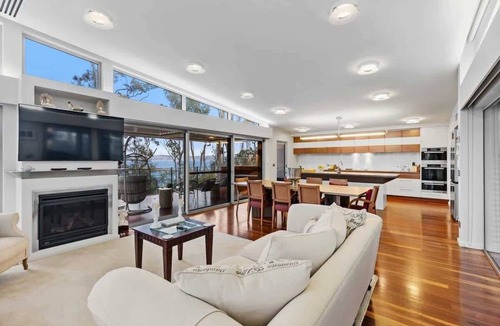 Maloneys Beach House | The Villa at Maloneys