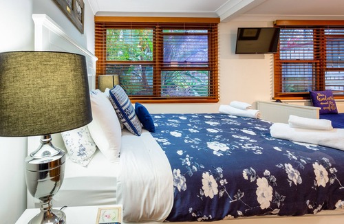 Mudgeeraba Bed & Breakfast | The Village B&B