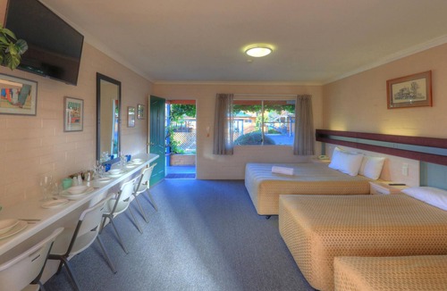 Stanthorpe Hotel | The Vines Motel and Cottages