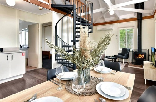 Rothbury Cottage | The Vines Suite with Free Wine Tasting