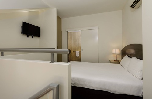 Wynnum Hotel | The Waterloo Bay Hotel