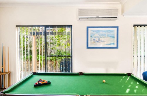 Mollymook House | The Weekender - walk to beach & golf club