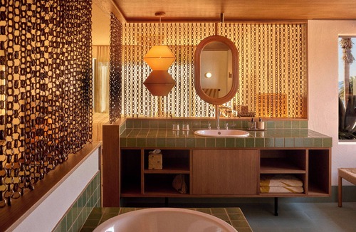 Narooma Hotel | The Whale