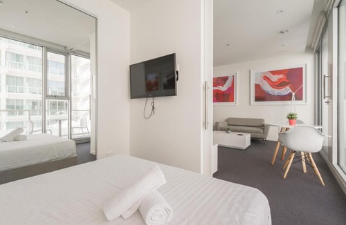Walkerville Apartment | Ther-Rich Elegant 1BR Apartment in Walkerville