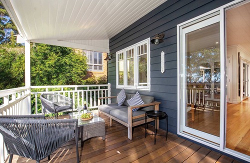 Vincentia House | This Is It - stylish 4-bedroom Vincentia retreat