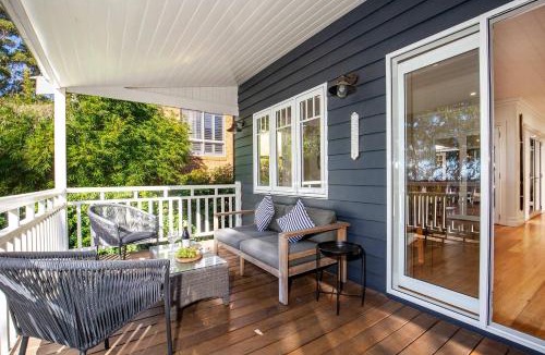 Vincentia House | This Is It - stylish 4-bedroom Vincentia retreat