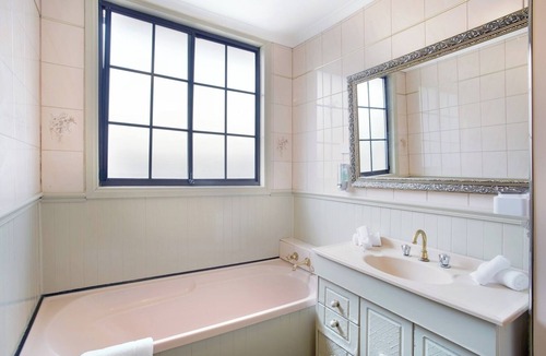 Coburg North House | Three Bedroom Sweet Retreat in Coburg