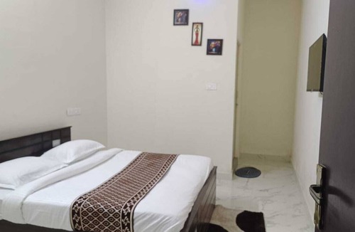 Navalur Hotel | Three Points Residency